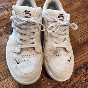 Nike SB Sneakers - White and Black